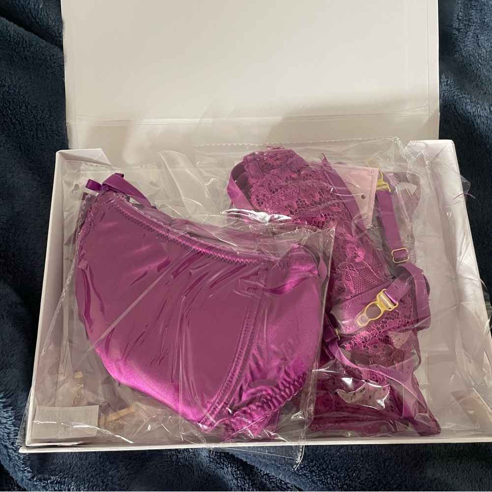 Empress Lingerie Purple Lace & Satin Three-Piece Set with Choker - Picture 6 of 7